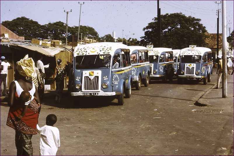 Cars rapides à la Médina de Dakar