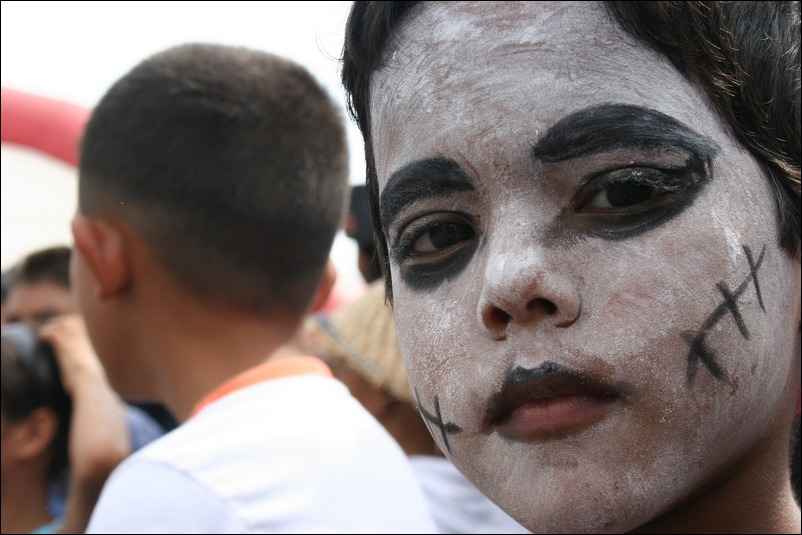 Fille maquillée pour le carnaval