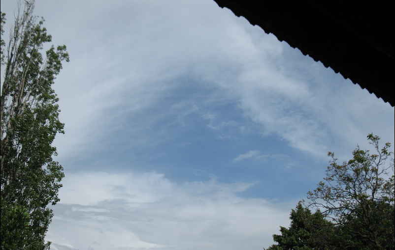 Triangle de ciel bleu