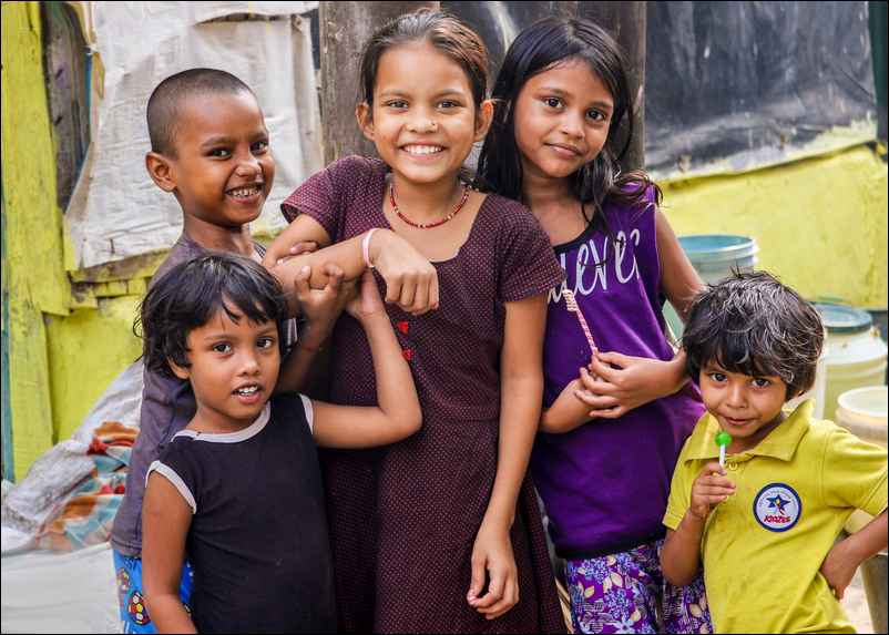 Cinq enfants en Inde